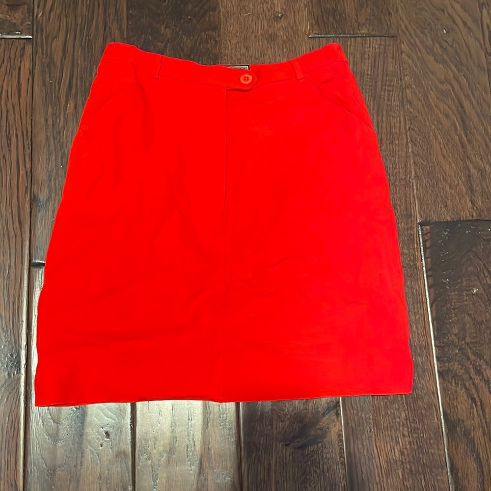 New without tag Gianni Versace versus red skirt size 28 / 42